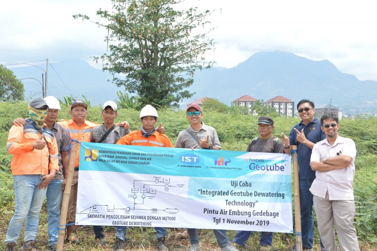 Trial” Integrated Geotube® Dewatering Technology” Pintu Air Embung Gedebage